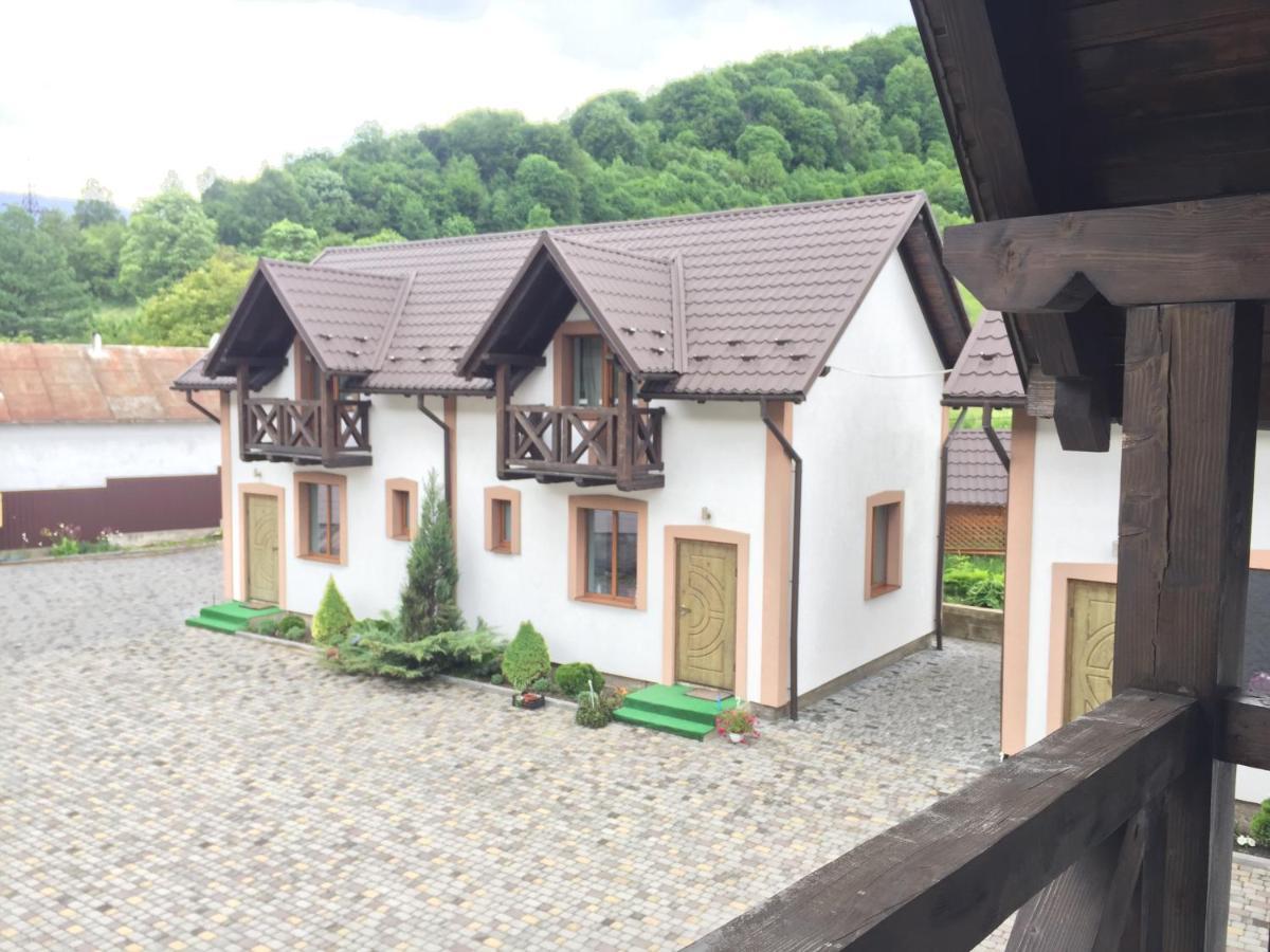 Карпатський Готель Олександрія Mikulicsin Kültér fotó