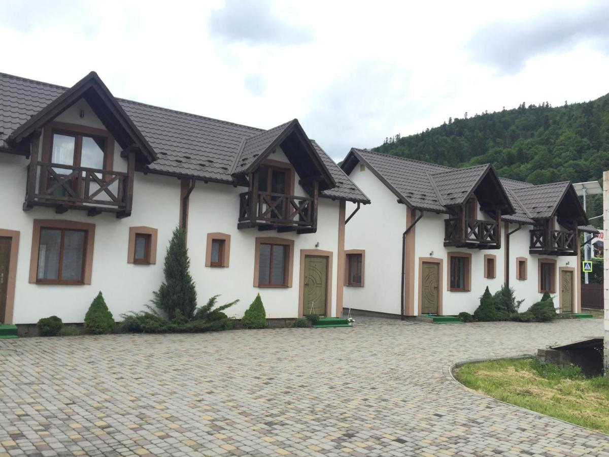Карпатський Готель Олександрія Mikulicsin Kültér fotó