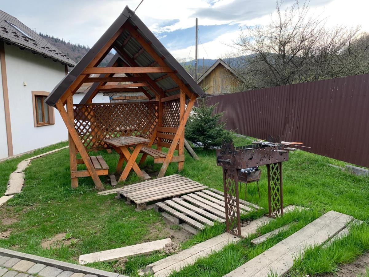 Карпатський Готель Олександрія Mikulicsin Kültér fotó
